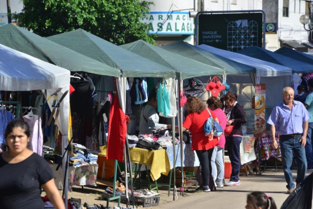 Rechazo vecinal al desembarco de más feriantes en Parque Saavedra