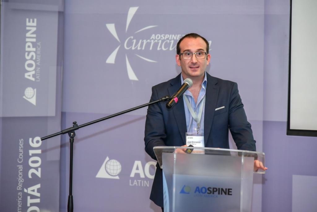 Cirujano platense recibe premio internacional al educador del año