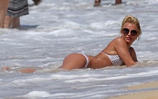 Britney Spears disfruta en bikini de las playas de Hawaii