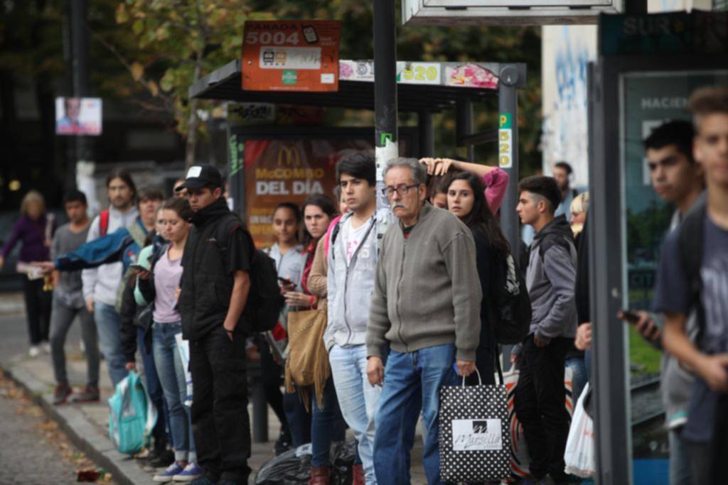 Crecen los reclamos por la baja de las frecuencias de los micros
