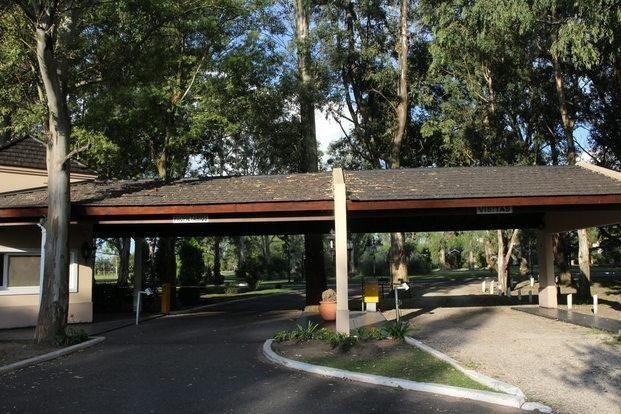 Robaron casi 200 mil dólares a un empresario en un country de ruta 2