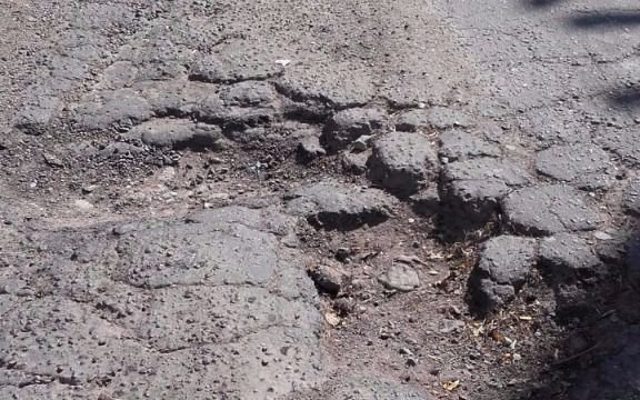 Alarmante avance de baches en 140 y 52