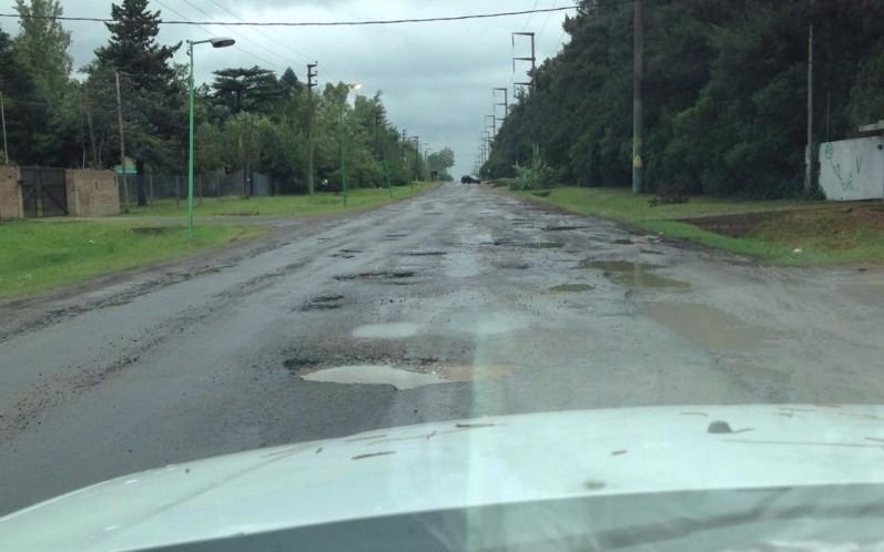 En Las Quintas se quejan por el fuerte  deterioro de la avenida 32
