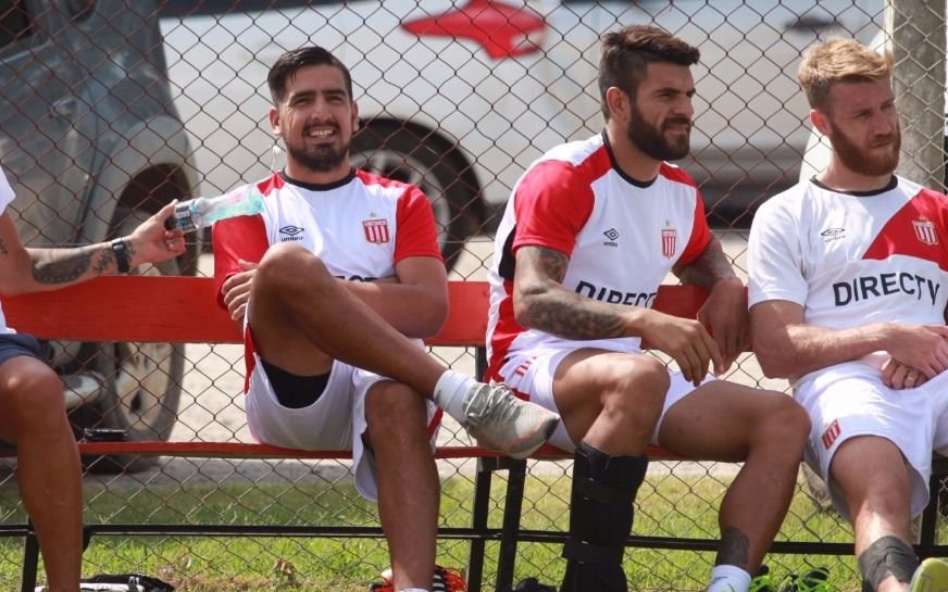 Con Toledo y Verón de arranque, Vivas arma el equipo