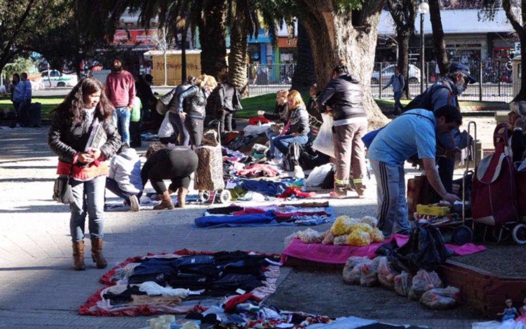 Aumentó la venta ilegal callejera en La Plata 