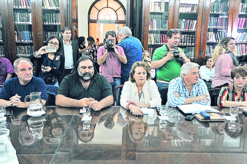 Feb advierte por intento de eliminar la paritaria: cruce con el Gobierno