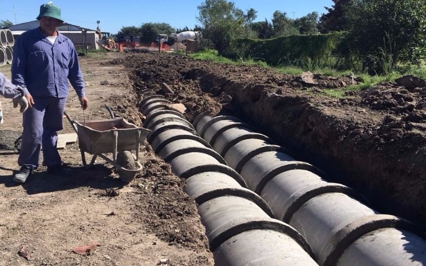 Trabajos de desagües pluviales y estación de bombeo en Villa Alcira