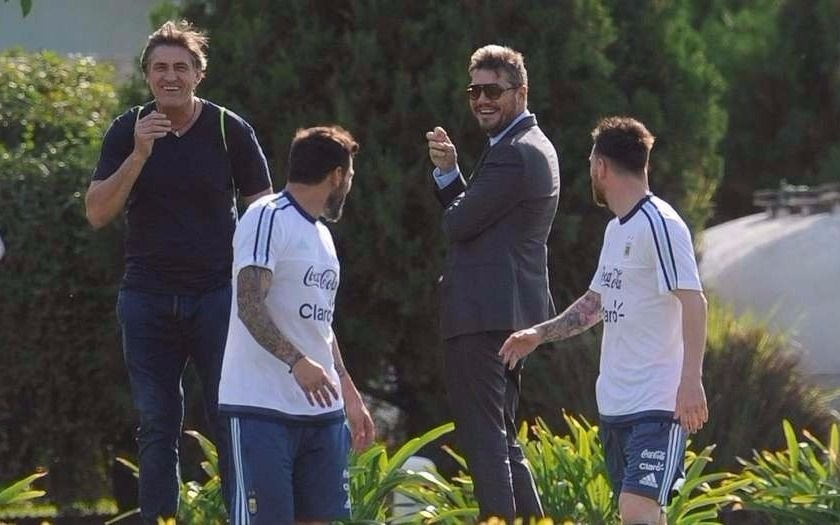 Dos ex futbolistas están en carrera para suceder a Tinelli en AFA
