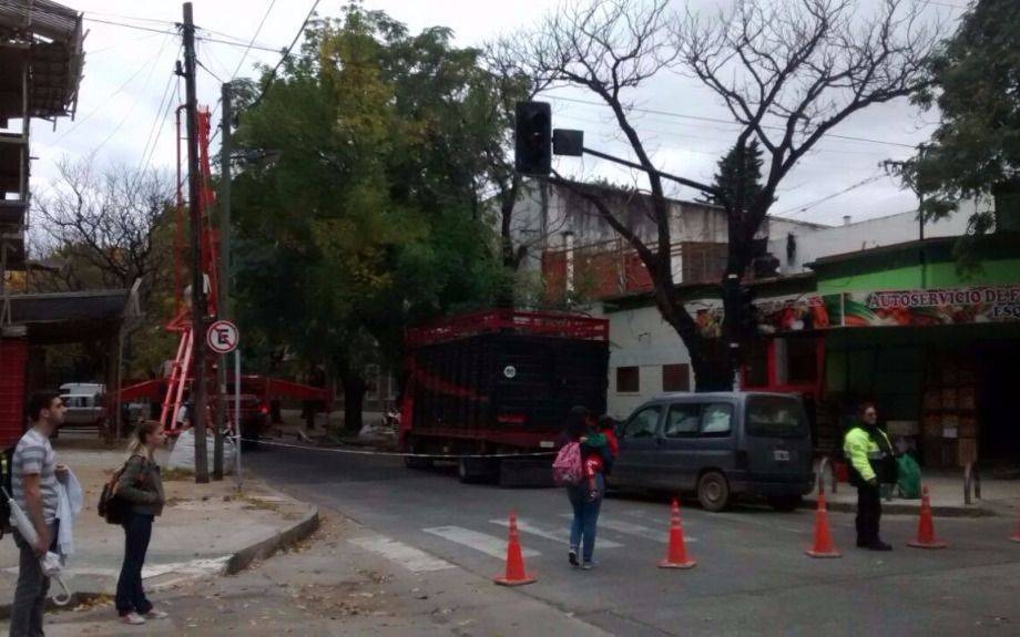 Sin luz y tránsito restringido  en 44 y 16