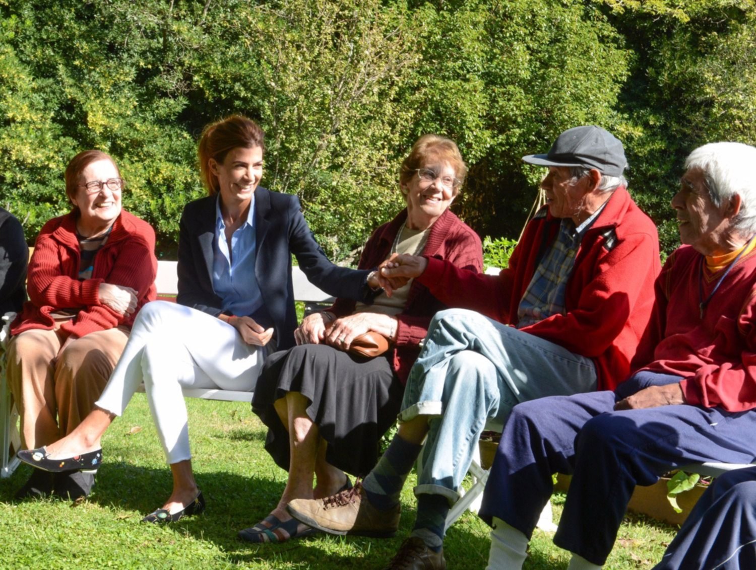 Juliana Awada recibió a jubilados en la Quinta de Olivos