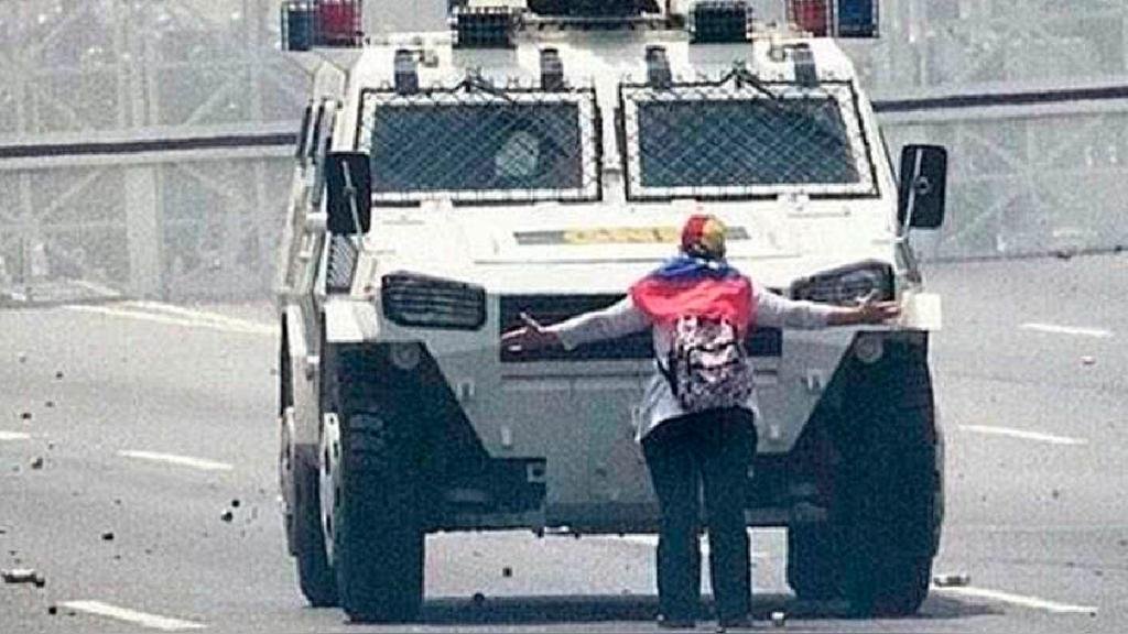 Venezuela con los tanques en la calle