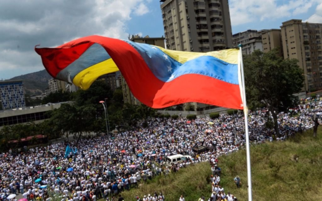 Crisis en Venezuela: Maduro volvió a llamar al diálogo político