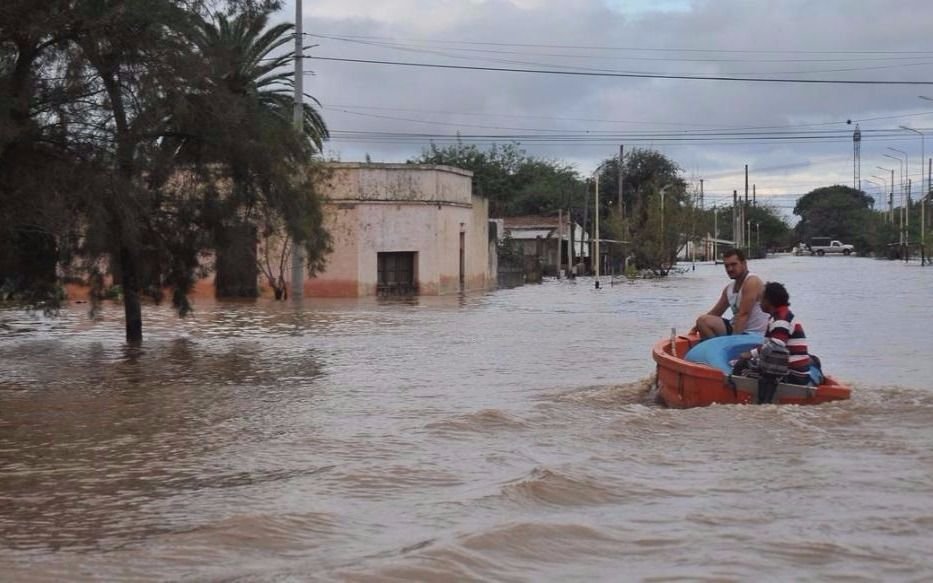 Tucumán: Manzur dice que el Gobierno "pone excusas" y no envía ayuda para inundados   