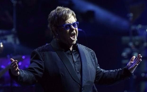 Elton John cancela sus shows por una “inusual infección”