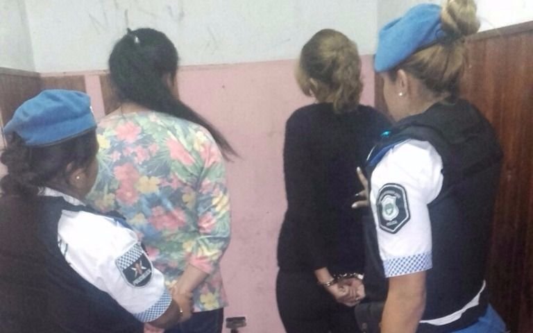 Dos mecheras detenidas en local de ropa céntrico 