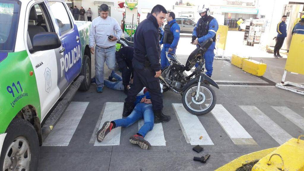 Huía de la Policía, y fue detenido con un cómplice en el barrio Las Quintas