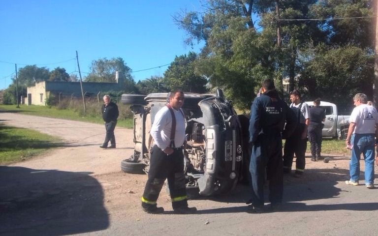 Berisso: siete heridos tras choque y vuelco en ruta 15