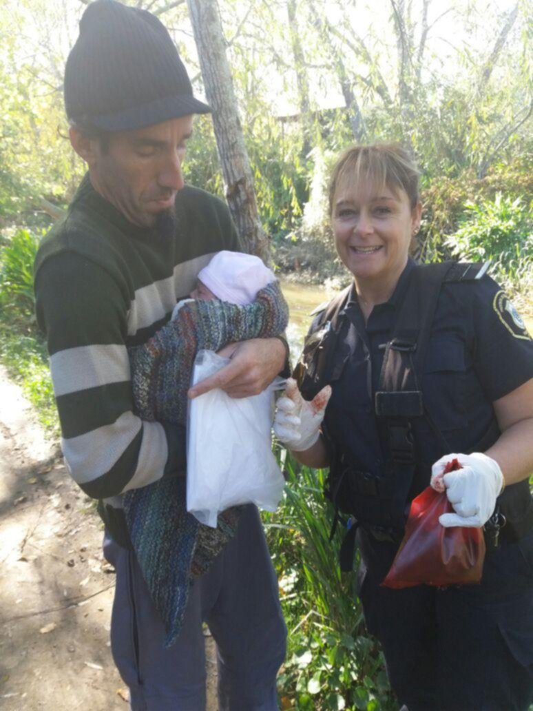 Policías parteros ayudaron a dar a luz en una isla de Ensenada
