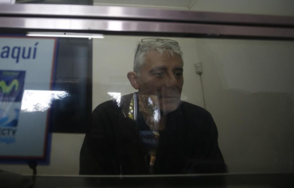 Dueño de un Rapipago echó a un ladrón apuntándole con un arma