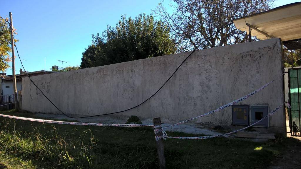 Un camión tiró postes y dejó sin luz a decenas de familias