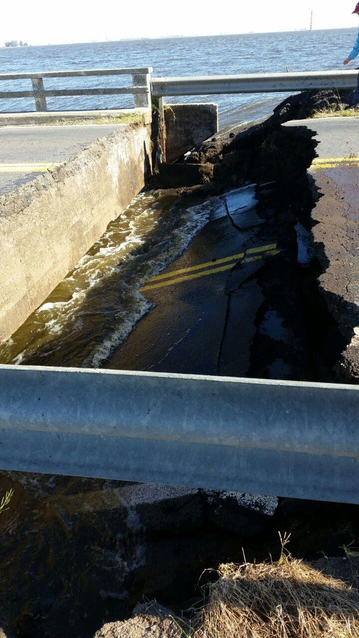 Inundaciones: cayó un puente en Lincoln y quedó cortada la ruta que llega a Junín