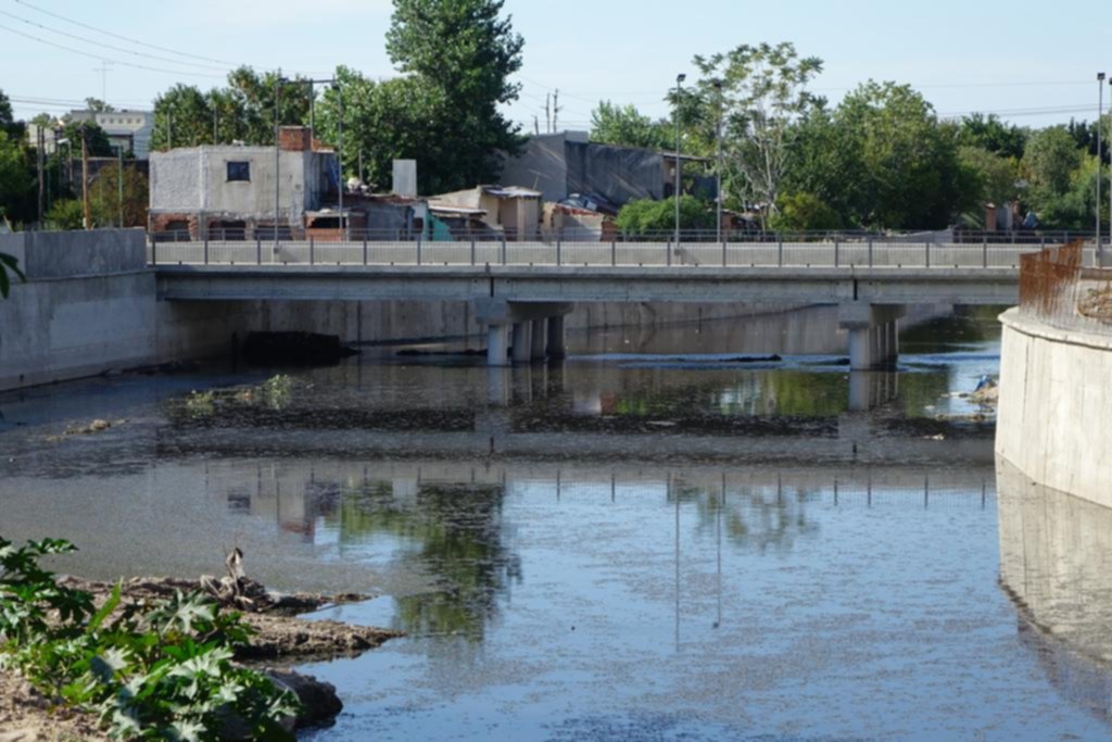 Pese a los avances, las obras hidráulicas siguen demoradas y restan terminar 13
