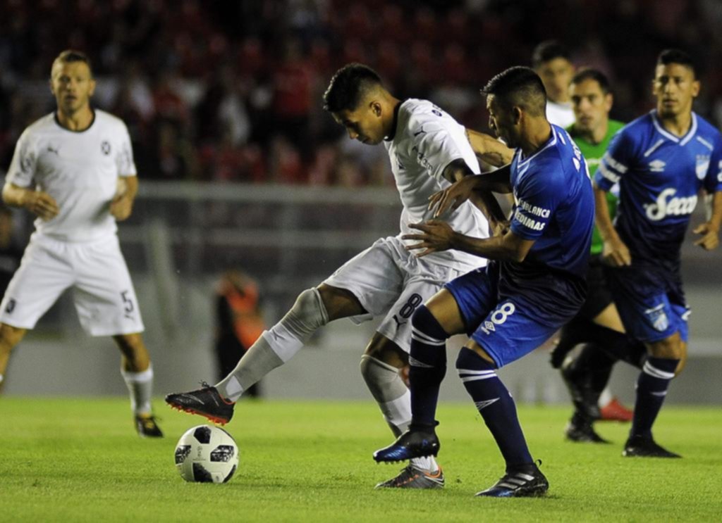 Para Independiente fue una noche negra, por la derrota y la lesión de Maximiliano Meza