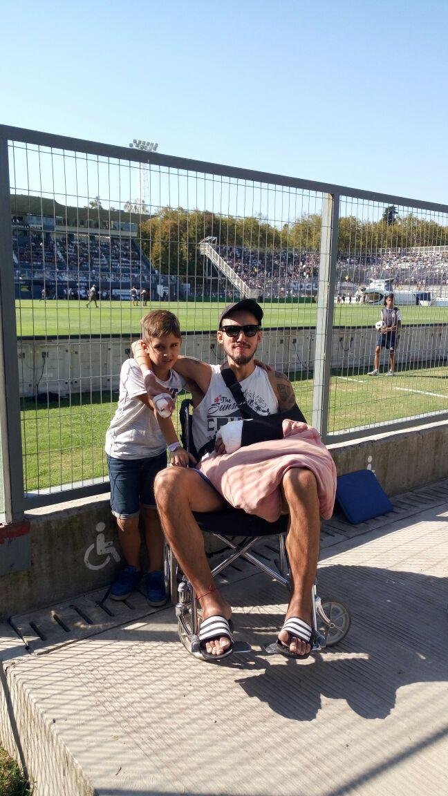 Maxi kondratiuk dijo presente en el Bosque junto a su hijo
