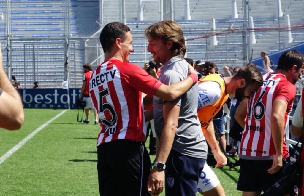 Afectuoso saludo entre Zuqui y el Gringo