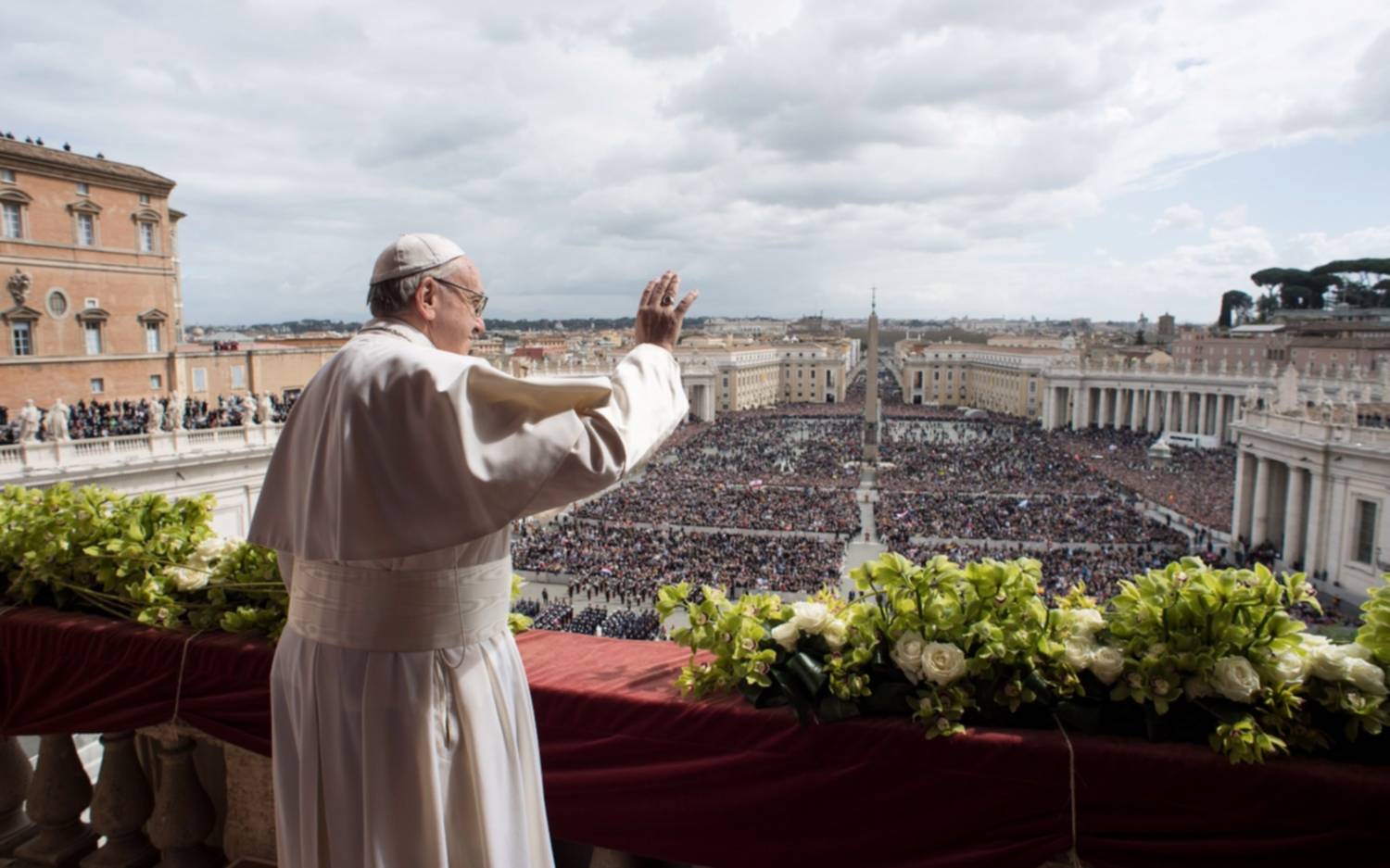 Francisco encabezó la misa de Pascua y pidió  por la paz en Tierra, Siria y Venezuela