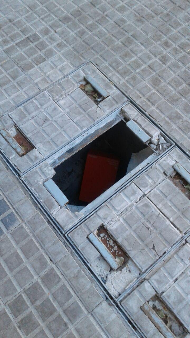 Peligroso pozo en la cuadra de 55 entre 14 y 15