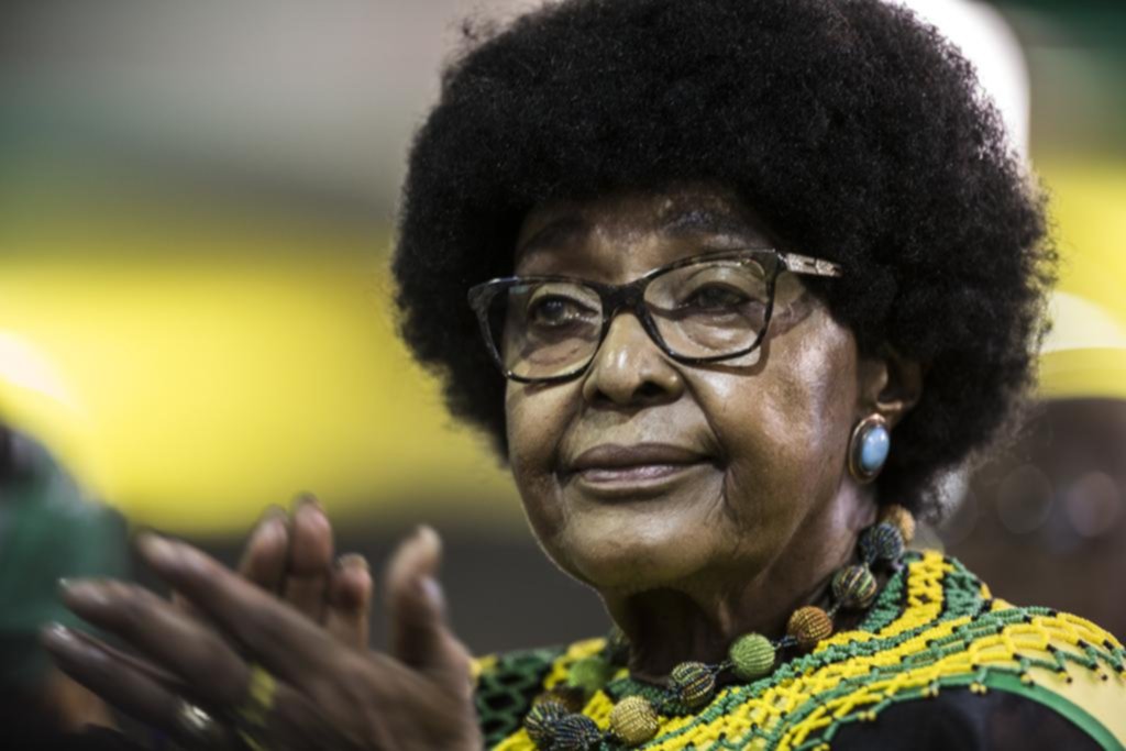 Adiós a Winnie Mandela, ex esposa del líder sudafricano y activista contra el apartheid