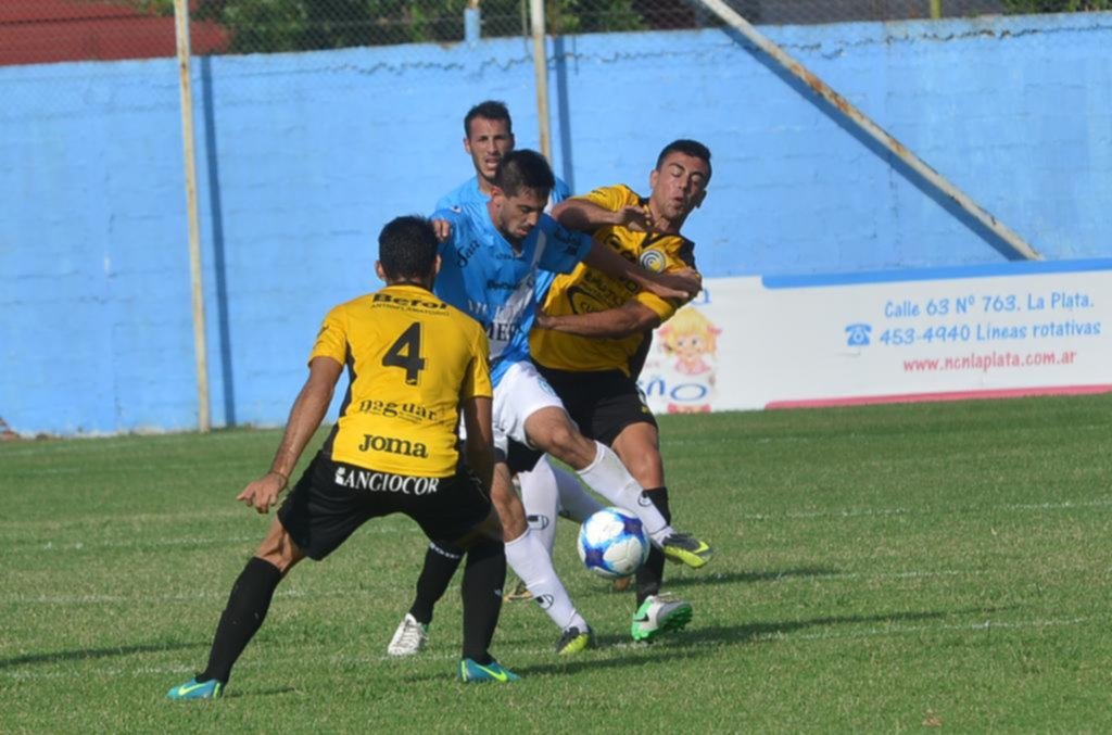 San Carlos despachó al Cartero con una goleada y alimentó la ilusión de zafar