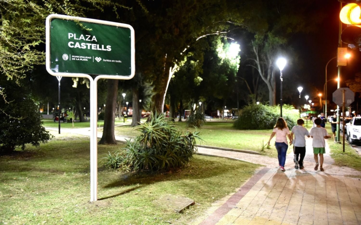 La Plaza Castells de Villa Elisa fue renovada y cuenta con nueva iluminación Led 