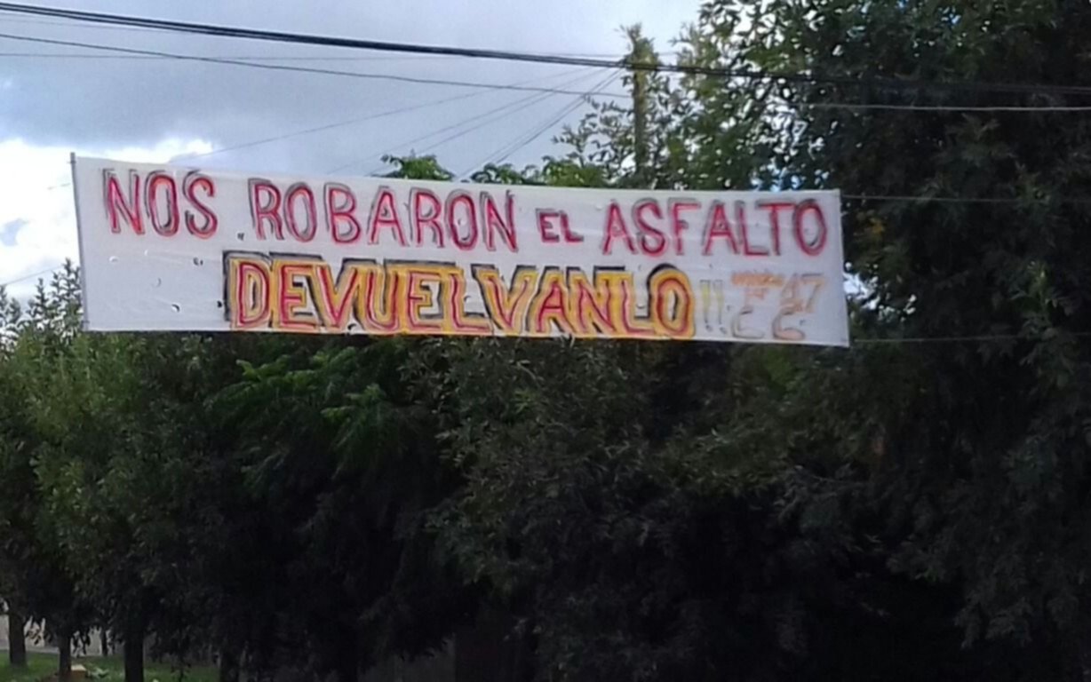 Vecinos de San Carlos aseguran que les "llevaron la calle"