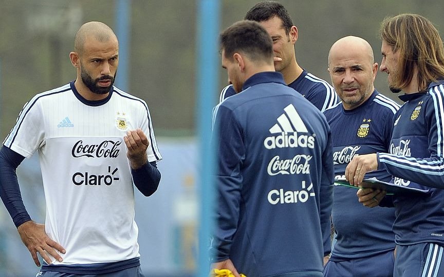 El jugador que incorporaría Sampaoli si lo "borra" a Javier Mascherano