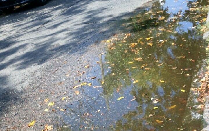 Una "laguna" causa preocupación entre los vecinos de 4 y 67