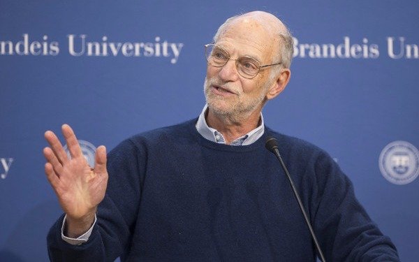Motochorros asaltaron al Premio Nobel de medicina en Ciudad Universitaria