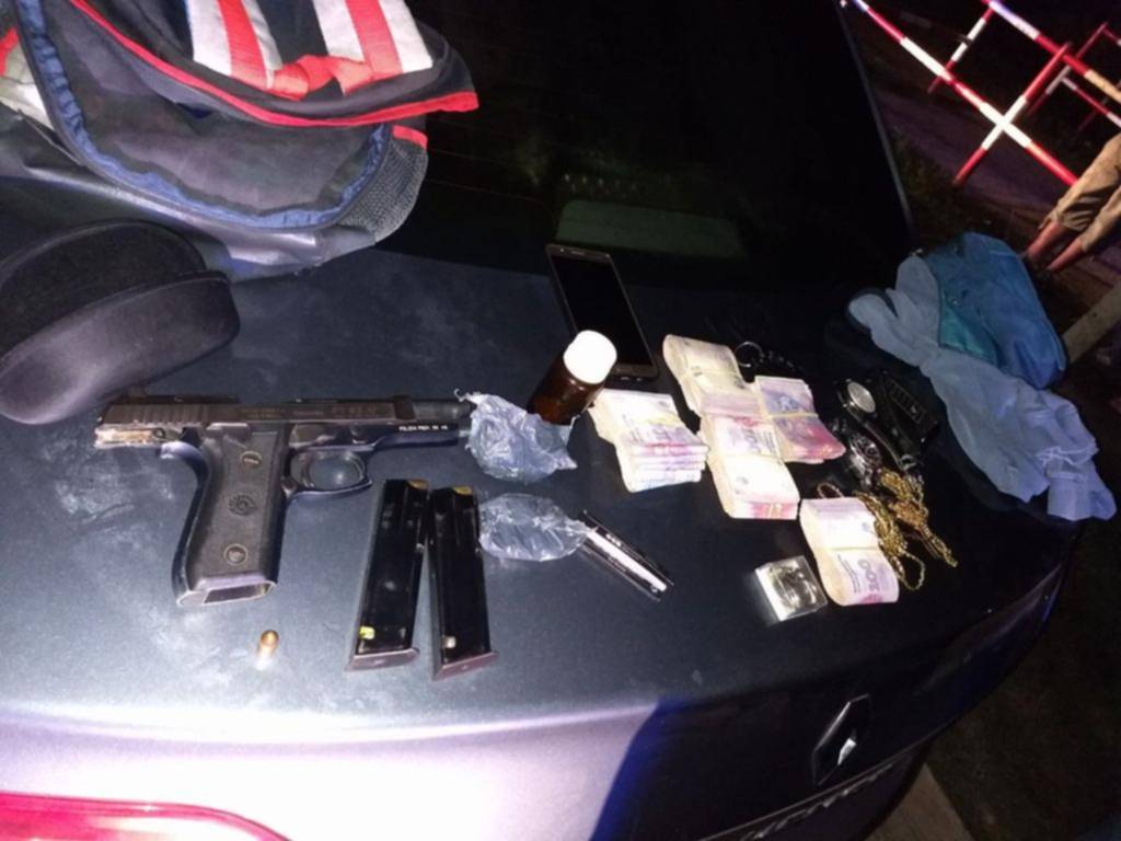 Otros tres detenidos en El Mercadito, entre ellos un efectivo policial