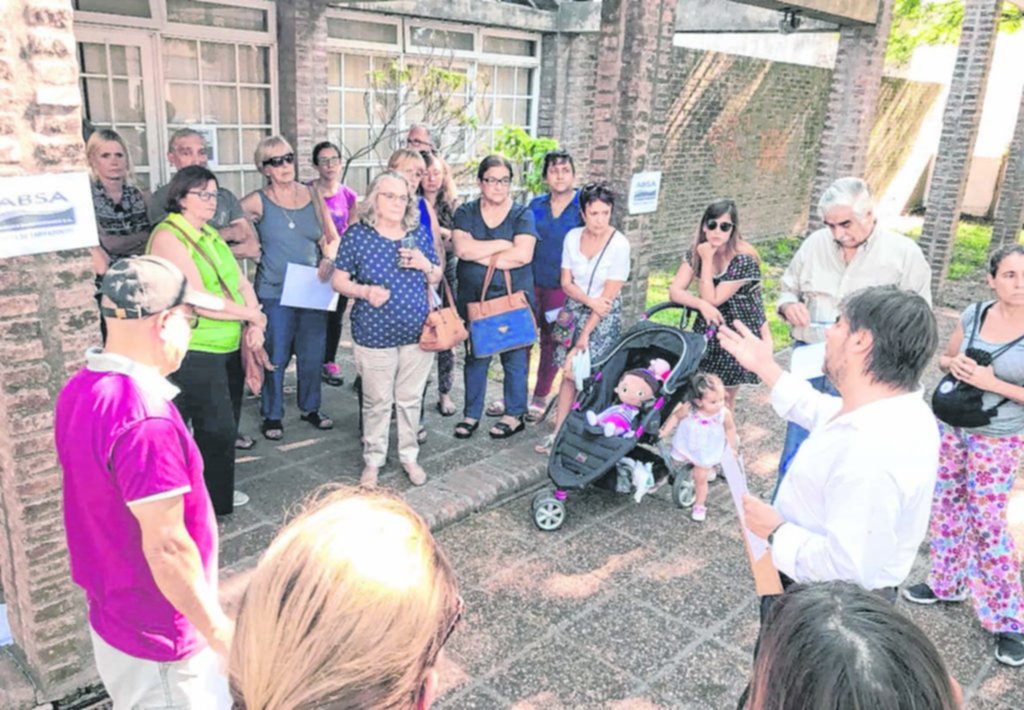 Protesta y enojo vecinal contra el servicio de Absa