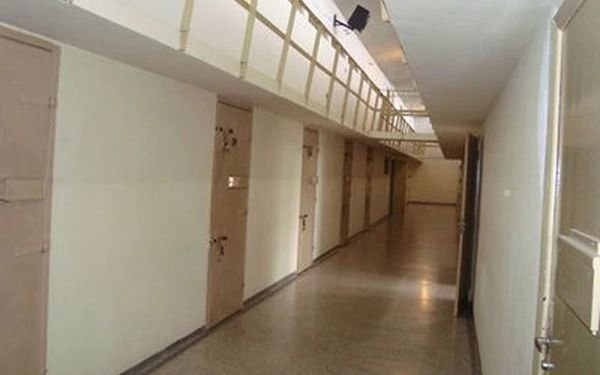 Cómo es la celda que lo aguarda en el penal de Curitiba