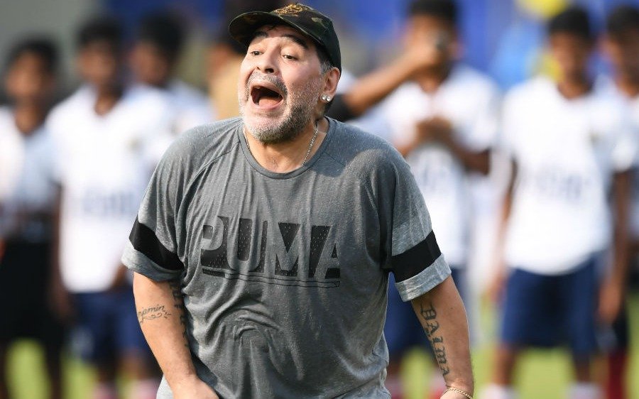 Maradona picante: "¿Cuántos goles hicieron Sampaoli o Beccacece?"