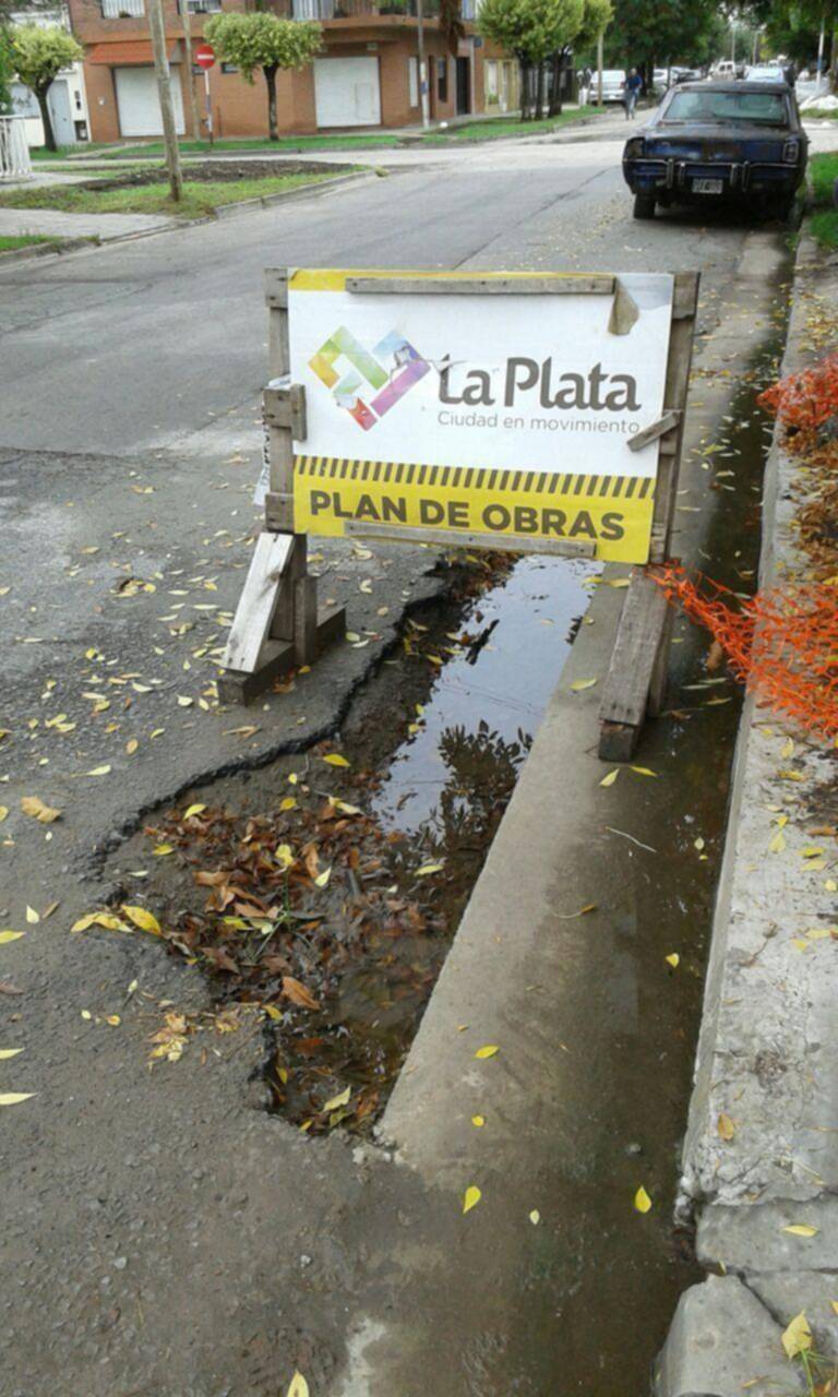 Una obra “olvidada” y a medio hacer complica en 73 y 23