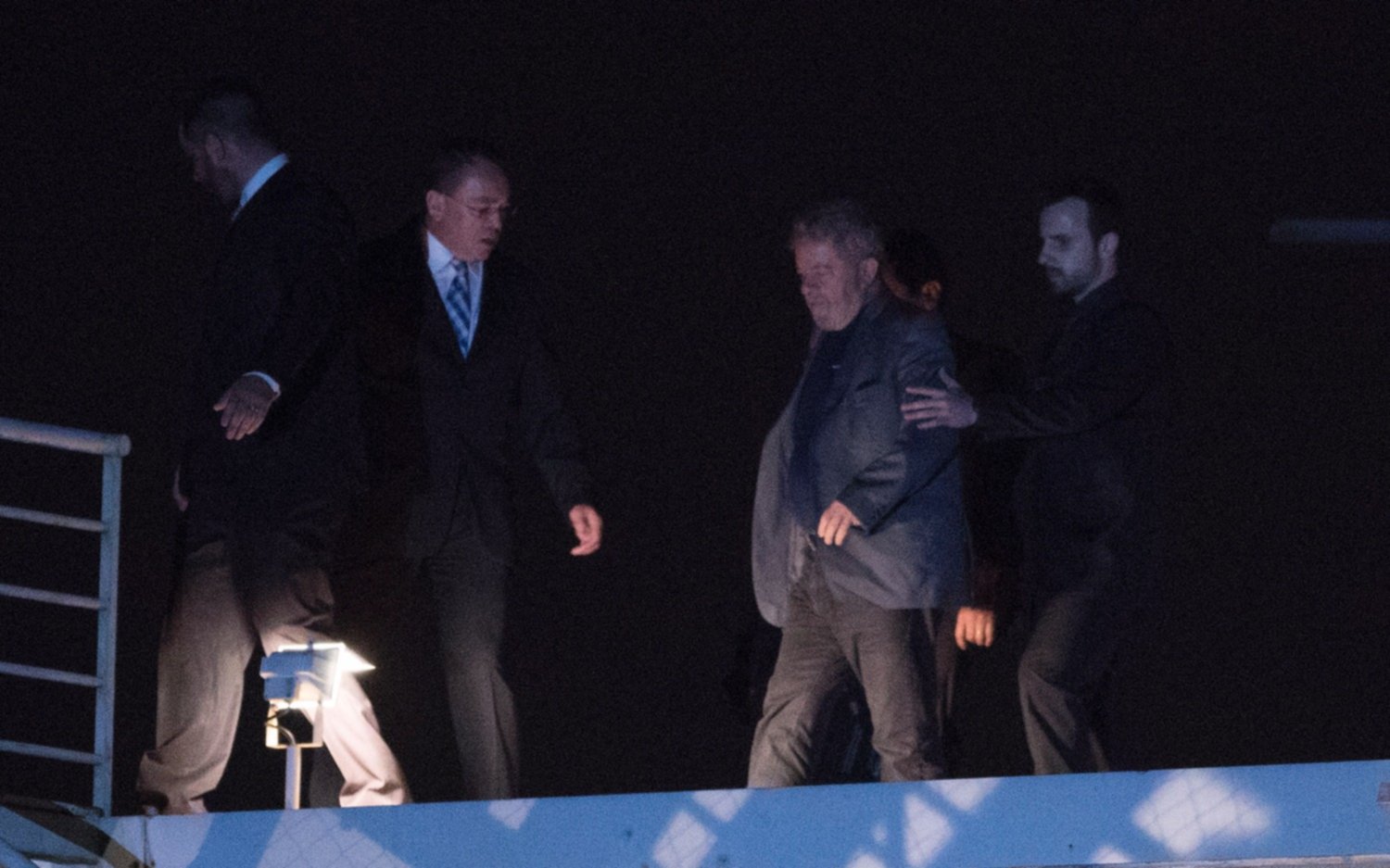 Lula pasó su primera noche en la celda: disturbios y al menos nueve heridos