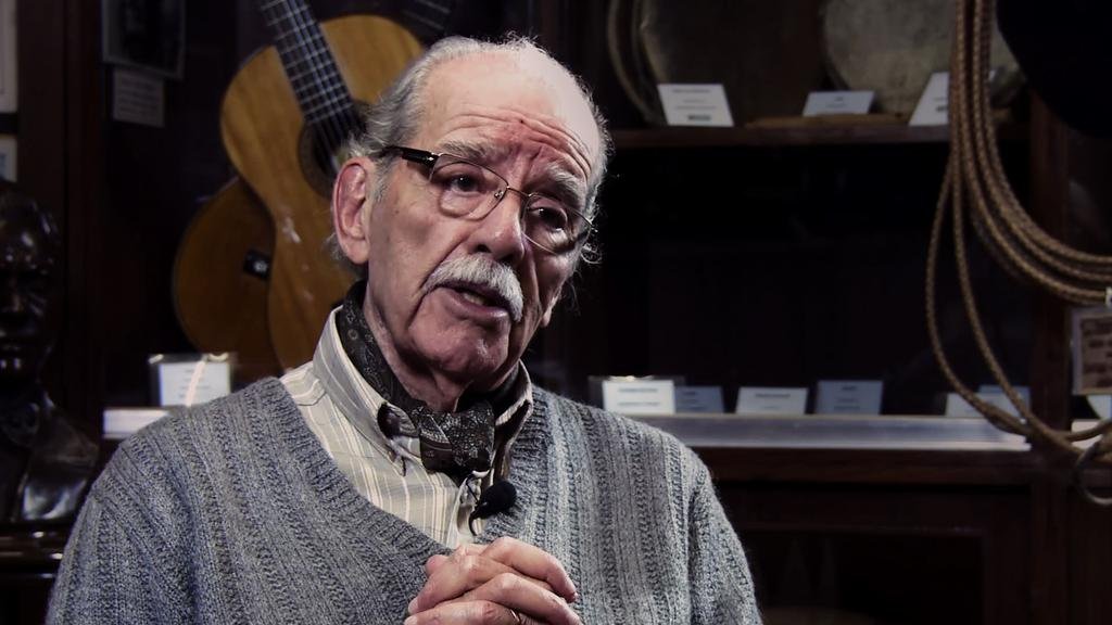 Ramón Navarro, un cantautor con calles