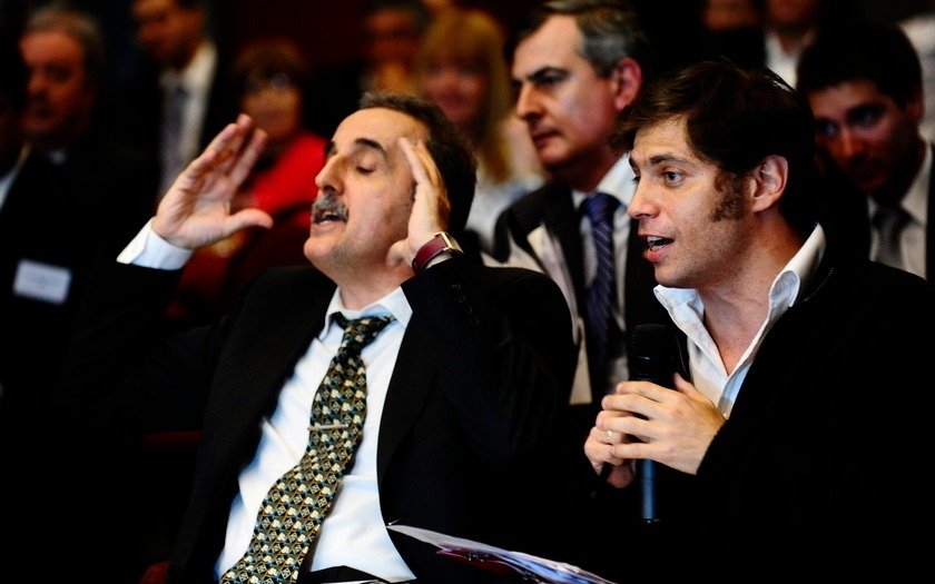 Procesaron y embargaron a Moreno por amenazas a accionistas de Grupo Clarín