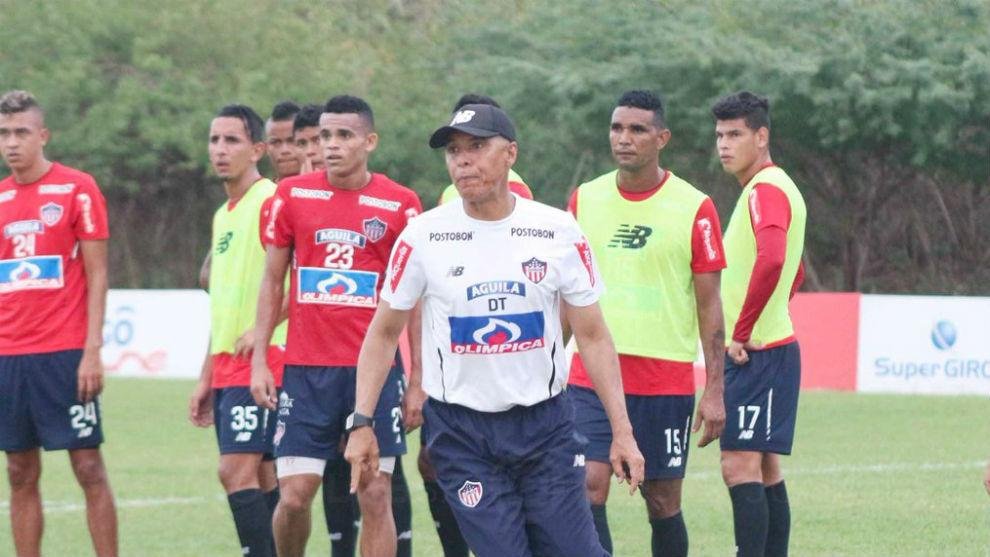 Echaron al DT de Junior de Colombia