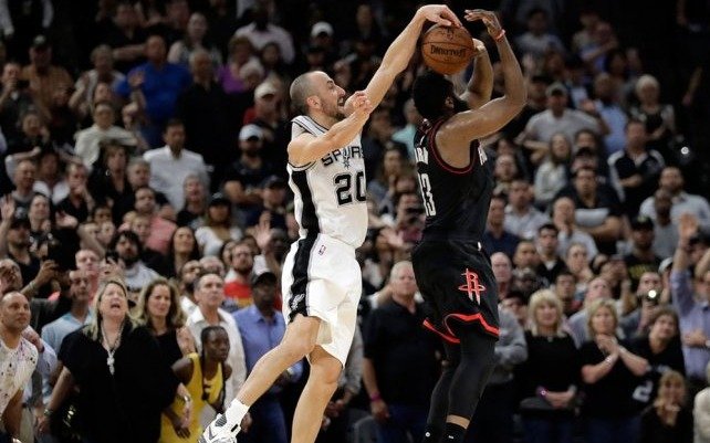 Otra noche para el recuerdo de Ginóbili y los Spurs a los playoffs