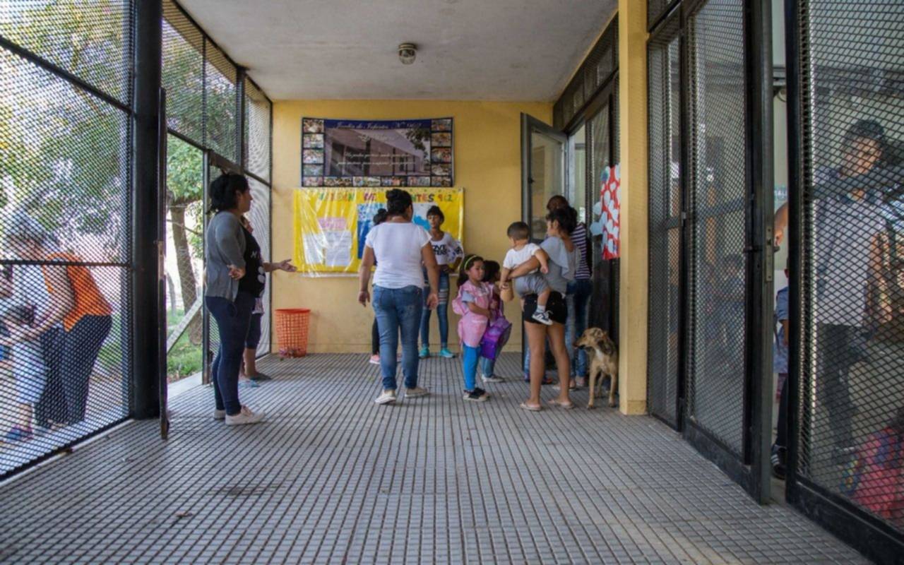 El municipio realizó obras sanitarias clave en dos escuelas de Solano