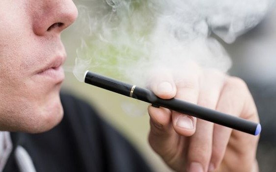Ley antitabaco: buscan restringuir los cigarrillos electrónicos